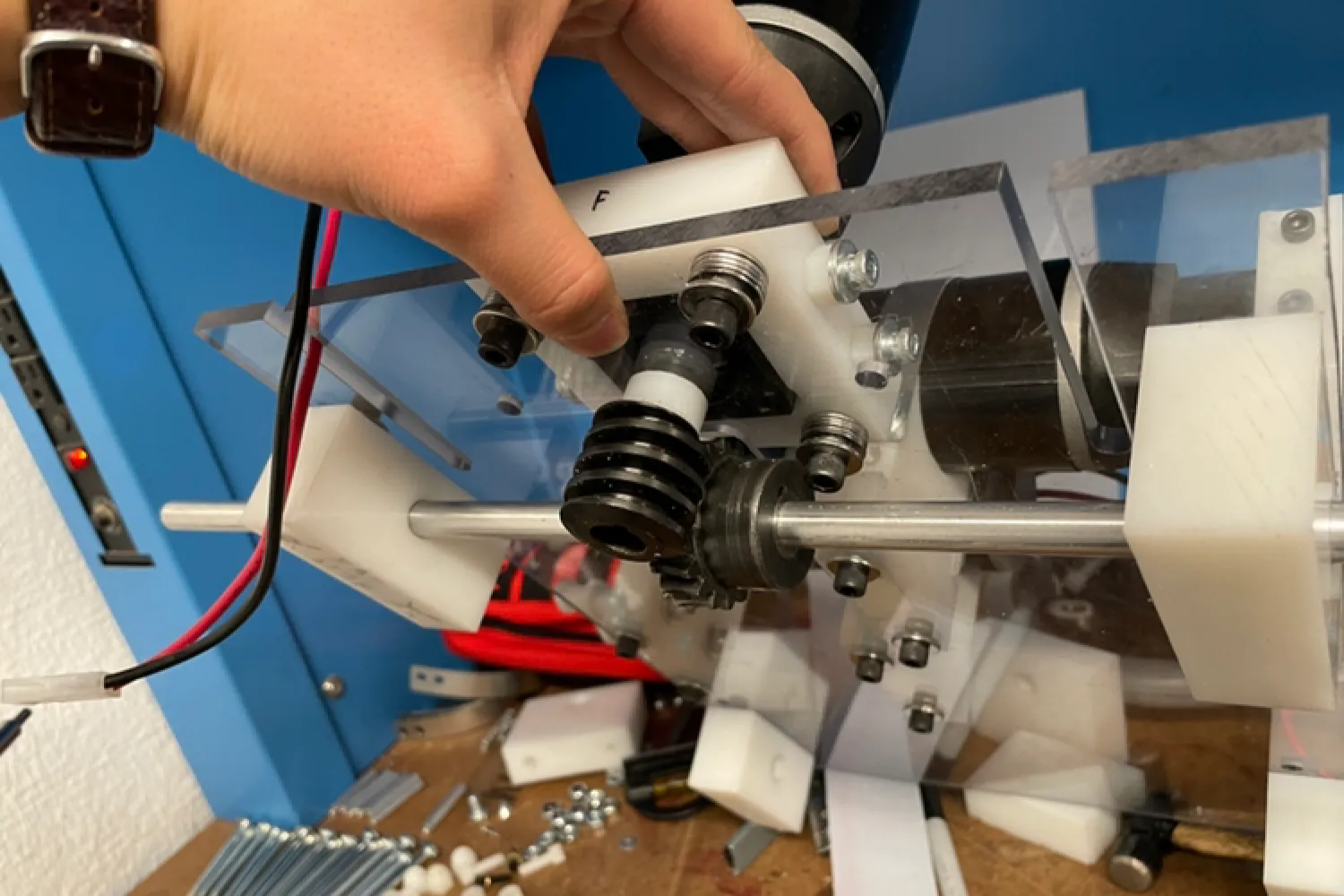 Worm gear attached onto the same shaft as the front wheels for simplicity and reduction of material usage